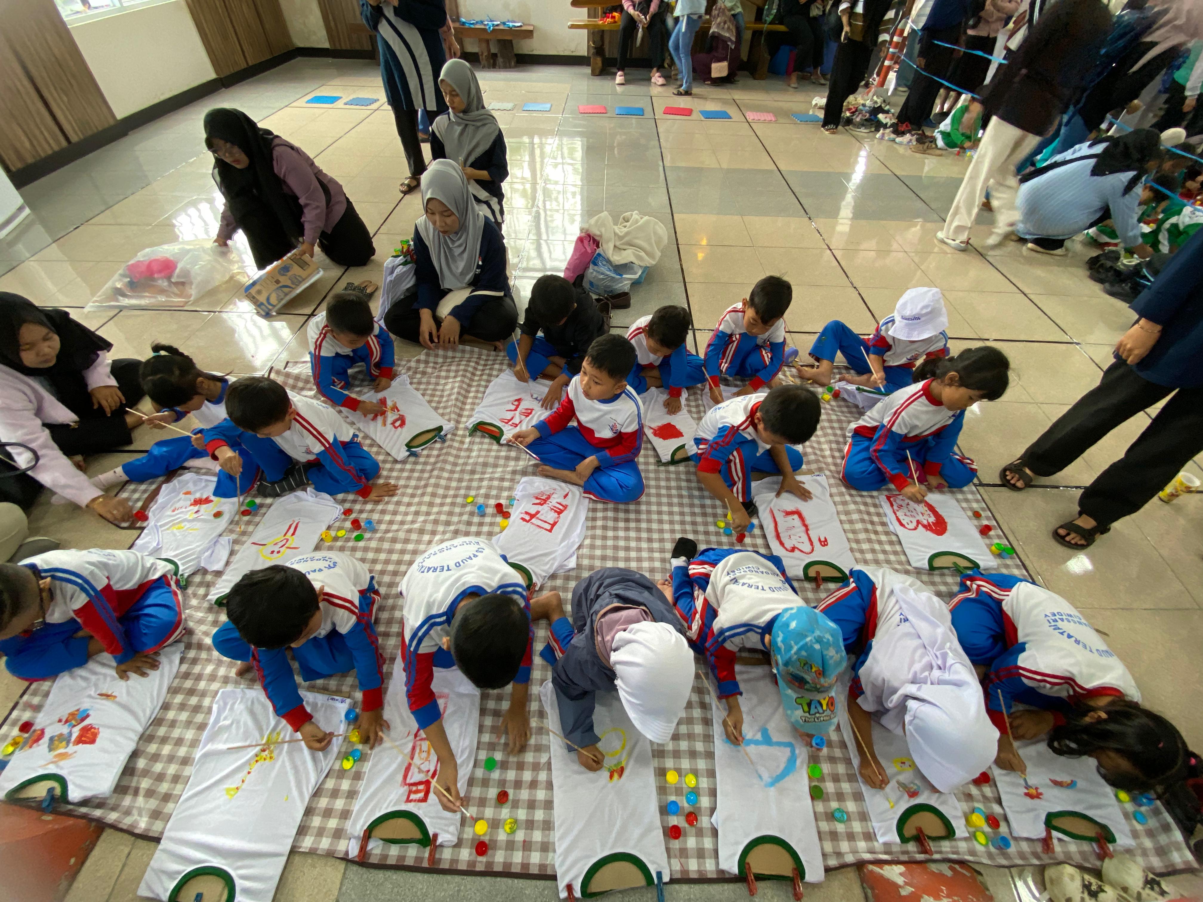 lomba melukis kaos gebyar kreativitas anak usia dini 2026